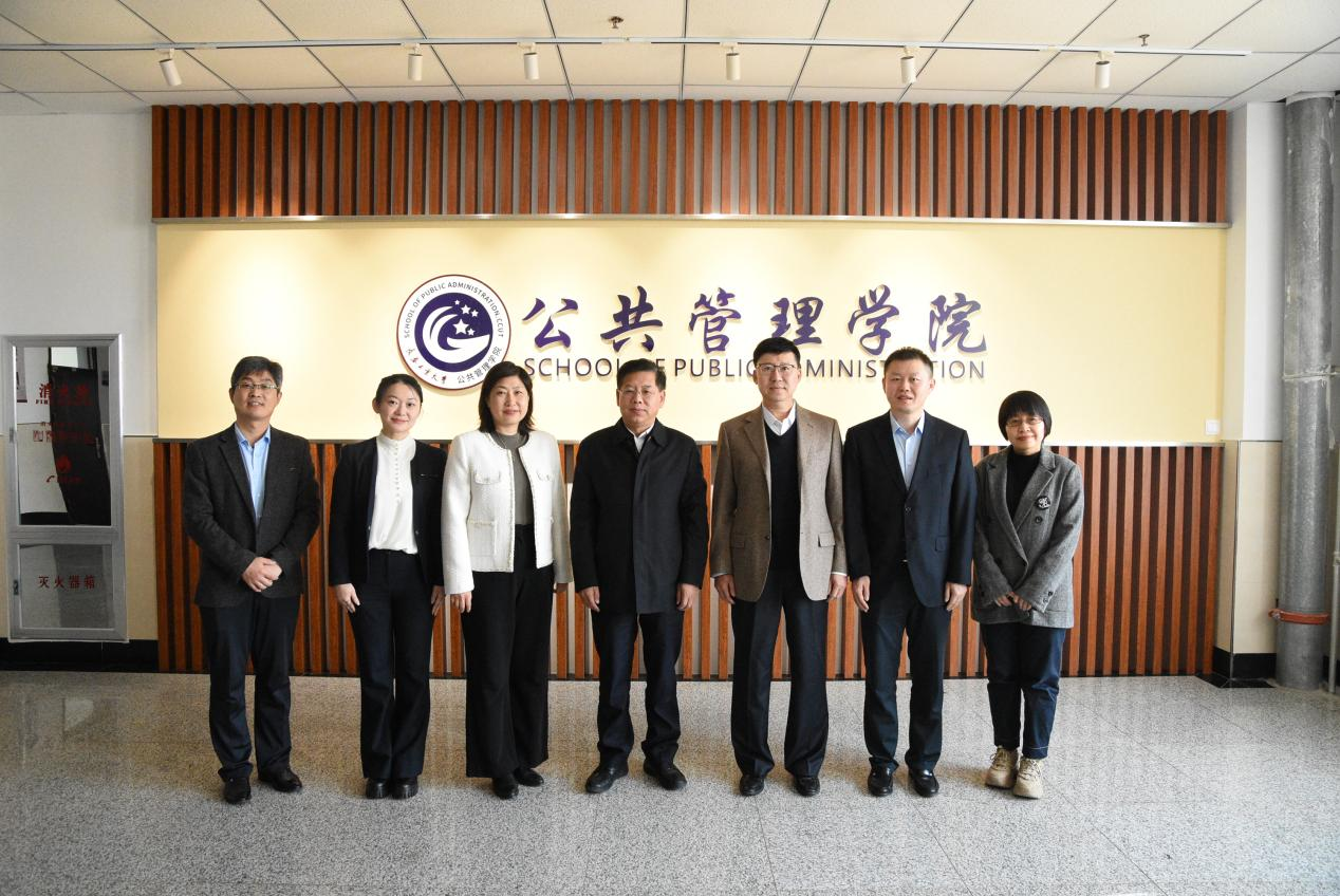 学校党委书记陈权到52av
调研指导工作